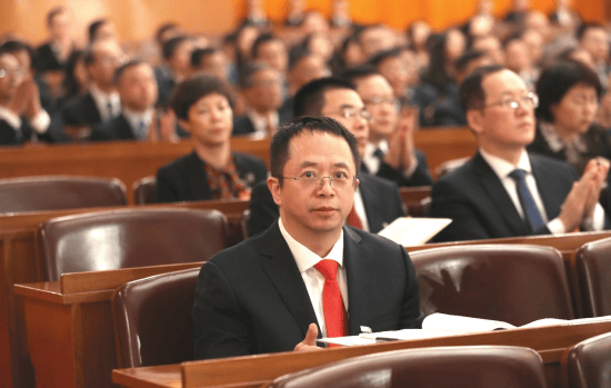 周鴻?t學習政府工作報告：大模型成為數字化標配是“人工智能+”的真正含義