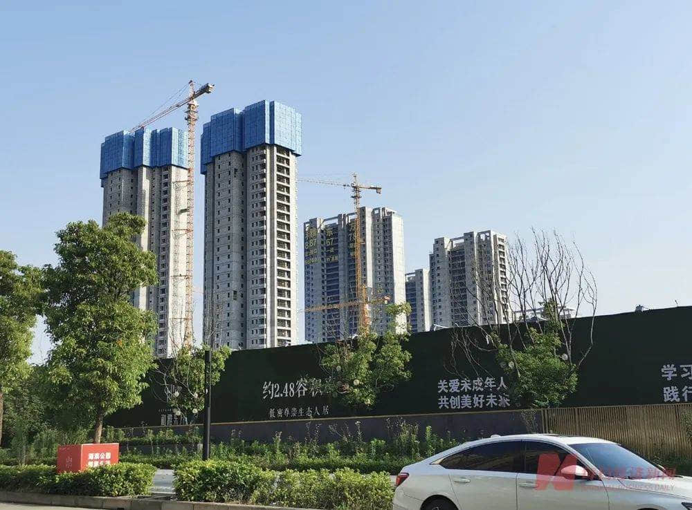 “出現了難得的熱銷項目”，每個區都有自己的政策，但武漢買二手房的人還是越來越多了