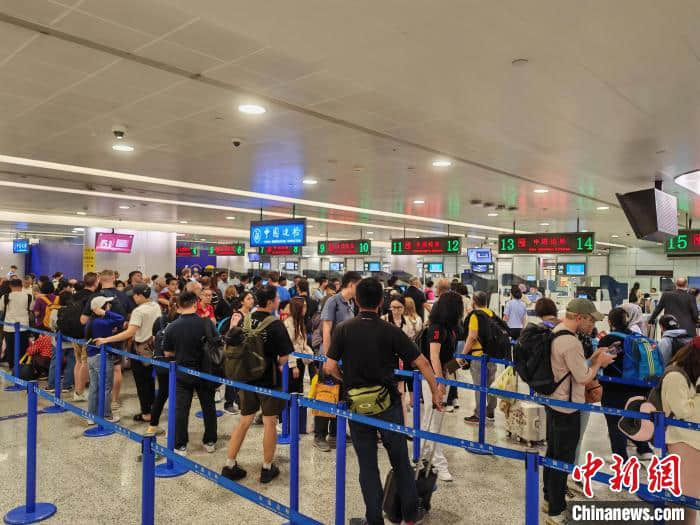臺風“貝碧嘉”離滬 空港、海港口岸運行基本恢復
