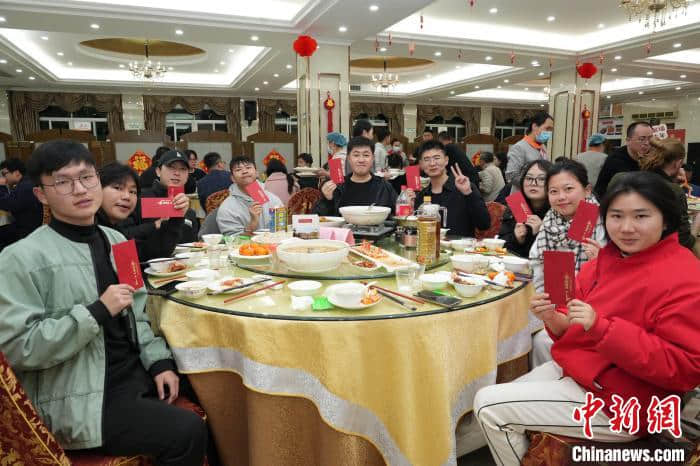華僑大學中外師生共享“年夜飯”