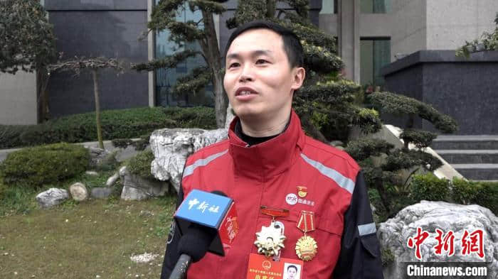 “快遞小哥”唐建：建議增設社區食堂解決新就業群體就餐問題