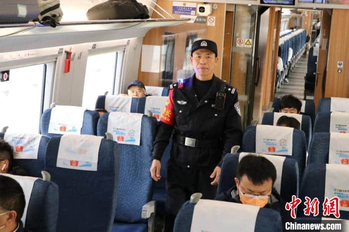 堅守春運28載：鐵警黃天導的“安全密碼”
